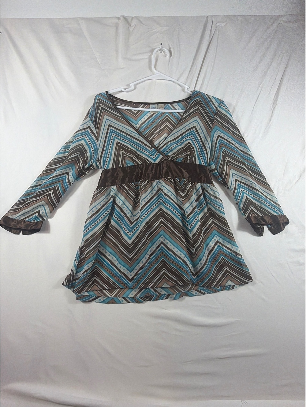 Wear it Declare it Women's Medium Chevron Pattern Blouse with Satin Trim